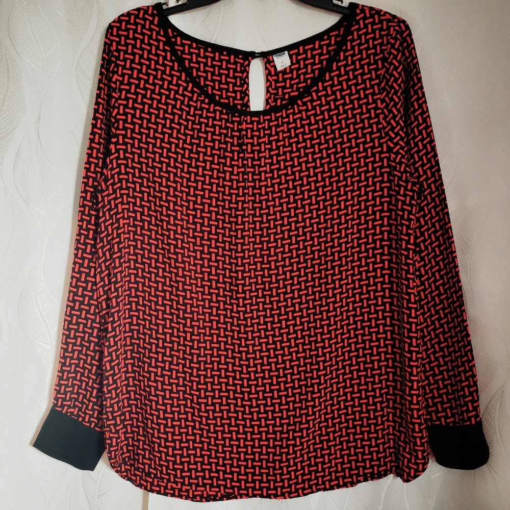 Old Navy Red And Black Geometric Pattern Print Crewneck Long Sleeve Blouse